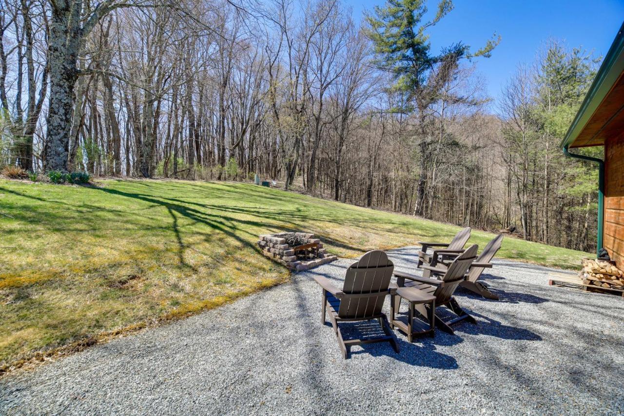 Sparta Cabin Stay With Gas Grill And Mountain Views! Exterior photo